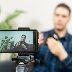 Comment les journalistes et autres médias se sont adaptés pendant le confinement ?